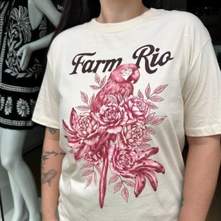 TSHIRT MEDIA ARARA EM FLORES FARM