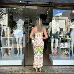 VESTIDO MIDI FARM SEM ALCA FLORAL NUSA