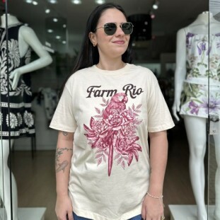 TSHIRT MEDIA ARARA EM FLORES FARM