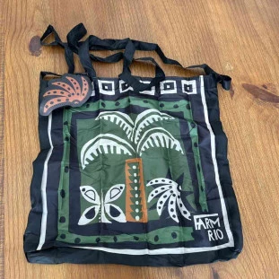 BOLSINHA FARM ME LEVA GRAFICO TROPICAL