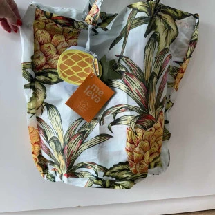 BOLSINHA FARM ME LEVA SUCO DE ABACAXI