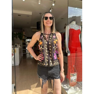 REGATA ALCINHA BORBOLETA EM FLOR