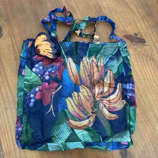 BOLSINHA FARM ME LEVA BANANA UVA